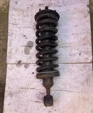 Nissan Navara D40 Front shock absorber/damper