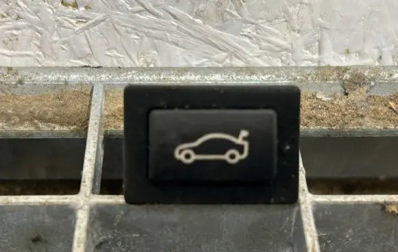 BMW 5 F10 F11 Tailgate opening switch