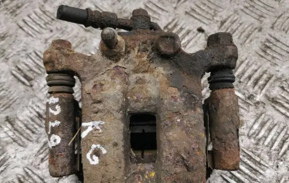 Nissan X-Trail T30 Rear brake caliper