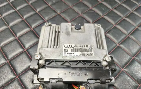 Audi A3 S3 8P Engine control unit/module ECU 0261S08200 1039560861 03C906016FR