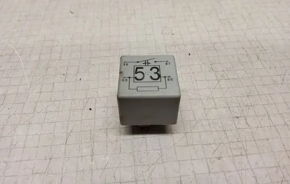 Volkswagen Transporter - Caravelle T5 Other relay 141951253B