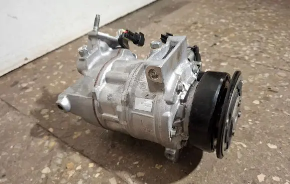 Volvo S90, V90 Air conditioning (A/C) compressor (pump) P32275742 32275742