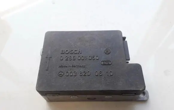 Mercedes-Benz E W124 Airbag control unit/module 0285001050 038200610