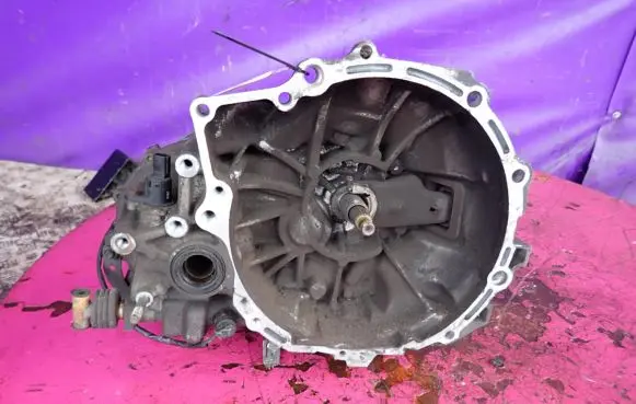 Manual 5 speed gearbox