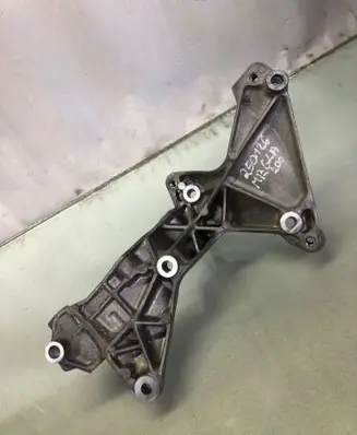 Mercedes-Benz GLA H247 Generator/alternator bracket A2821508000