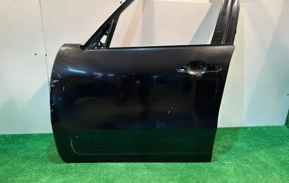 Fiat 500L Front door