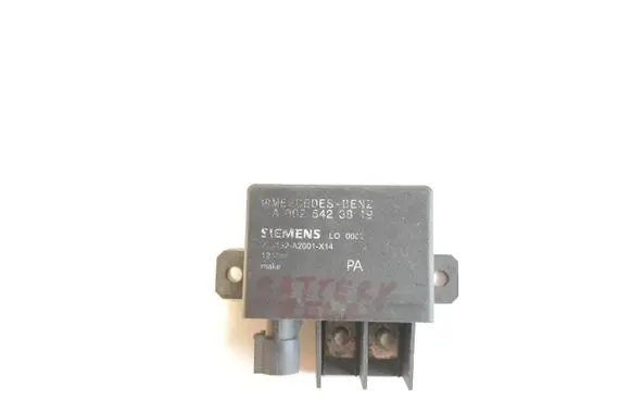 Mercedes-Benz C W203 Charging relay A0025423819
