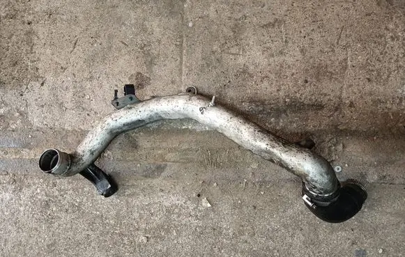 Intercooler hose/pipe