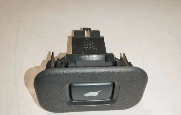 Honda Accord Tailgate/boot open switch button M19902cmss5a