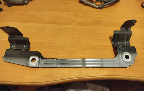 Audi A6 S6 C8 4K Fender mounting bracket 4K0821168 40Z18 03S4018