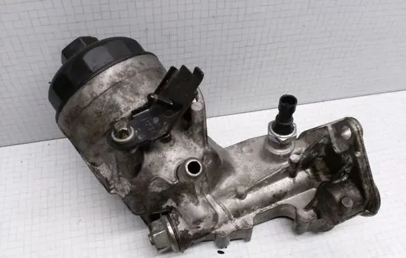 Opel Zafira B Oil filter mounting bracket 6740273586