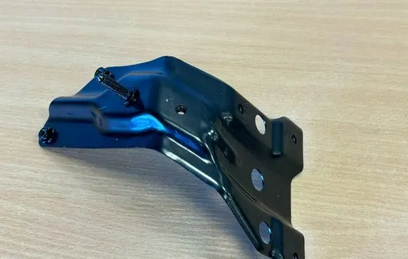 Volkswagen Eos Fender mounting bracket 1Q0821135