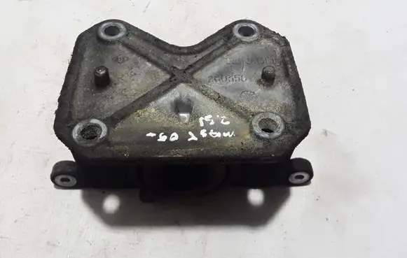 Engine mount bracket