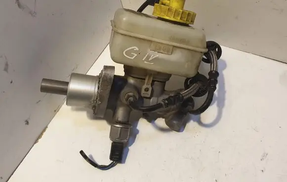 Volkswagen Golf IV Master brake cylinder 1J1611301B