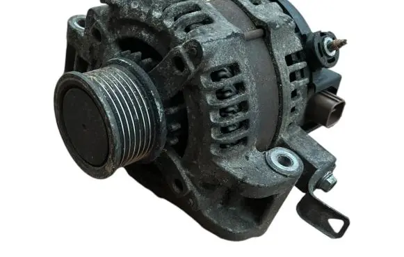 Toyota Auris 150 Generator/alternator 270600R011 1042105140