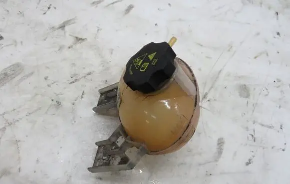 Fiat 500X Windshield washer fluid reservoir/tank GMAUTO4574097