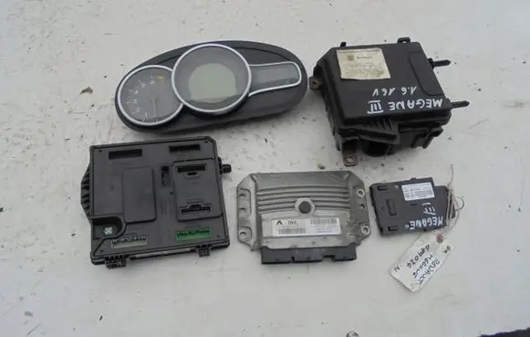 Renault Megane III Engine ECU kit and lock set 237100131R