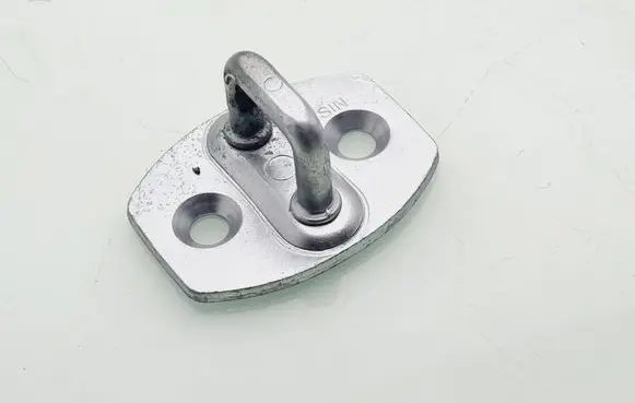 Toyota RAV 4 (XA30) Rear door lock loop/hook striker 