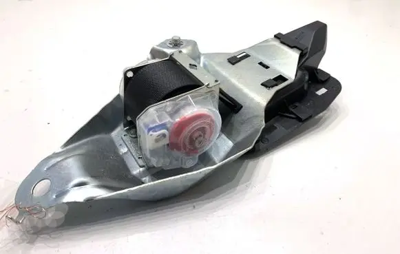 Toyota RAV 4 (XA40) Rear seatbelt 