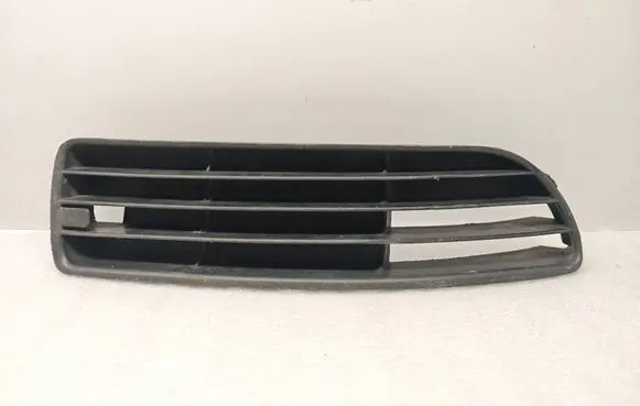 Audi A4 S4 B5 8D Front bumper lower grill 8D0807346B