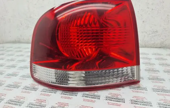 Volkswagen Touareg I Rear/tail lights 7L6945095K