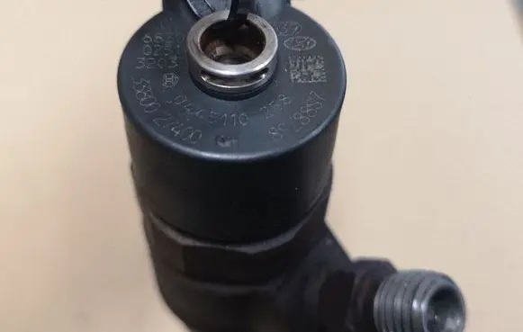 KIA Carens II Fuel injector 0445110258
