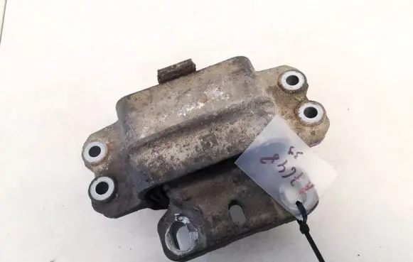 Skoda Octavia Mk2 (1Z) Engine mount bracket 1k0199555