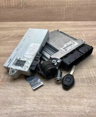 BMW 5 E60 E61 Engine control unit/module ECU 7807167 6943857 6947137