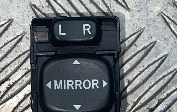 Toyota Corolla E120 E130 Wing mirror switch 183574
