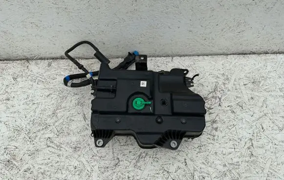 Renault Trafic III (X82) AdBlue liquid reservoir 