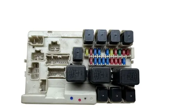 Nissan Murano Z50 Fuse module 284B7CD710 1555 5C03