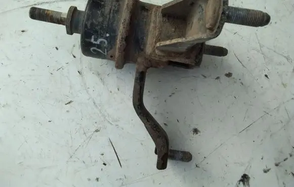 Lexus RX 450H Engine mount bracket