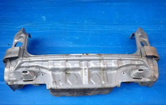 Toyota Avensis T220 Rear bodywork 