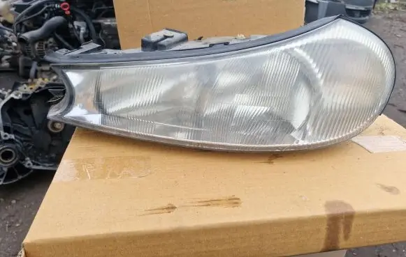 Ford Mondeo MK II Headlight/headlamp