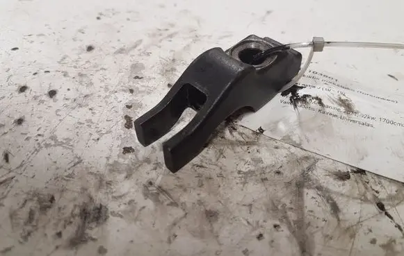 Opel Astra J Fuel Injector clamp holder