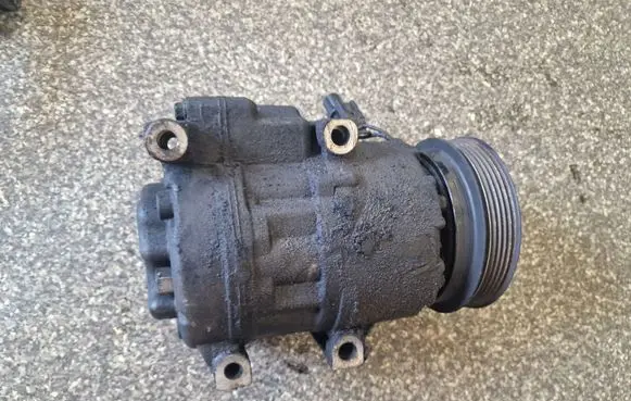 KIA Magentis Air conditioning (A/C) compressor (pump)