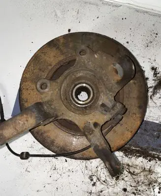 Nissan Almera Tino Front wheel hub