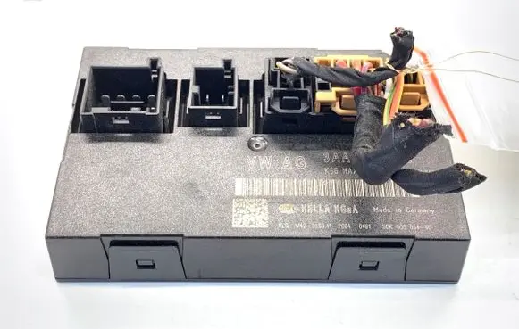 Volkswagen PASSAT B7 Central body control module 3AA959433