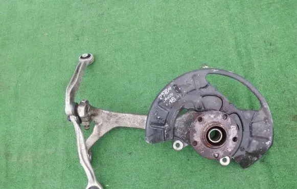 Audi A8 S8 D3 4E Front wheel hub spindle knuckle 4E0258M