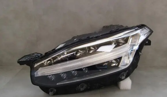 Volvo XC90 Headlight/headlamp 31655157