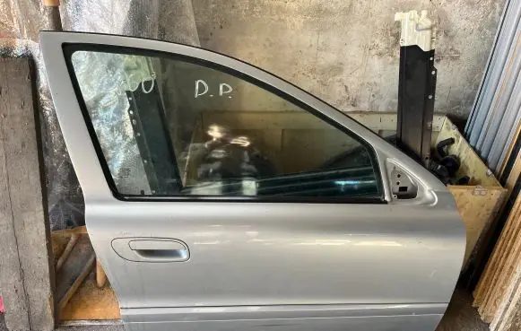 Volvo S60 Front door