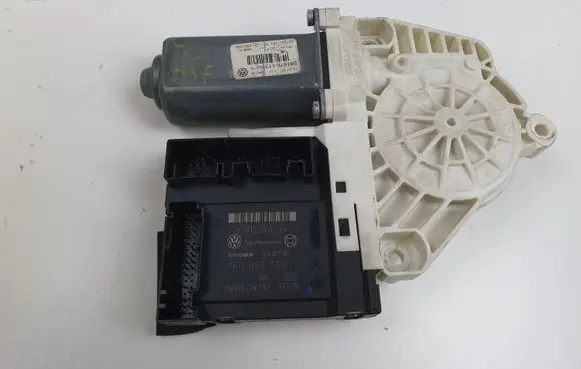 Volkswagen PASSAT B6 Front door window regulator motor 1K0959701P 1K0959793L