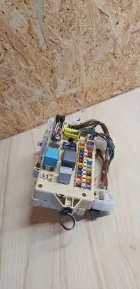 Toyota Corolla Verso E121 Fuse module 892210F010 2230484535 04060419355802