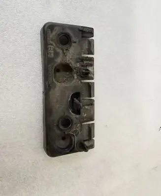 Volvo XC90 Fender mounting bracket 31378135