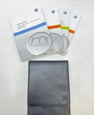 Volkswagen Passat Alltrack Owners service history hand book 142557PV739 7000276566