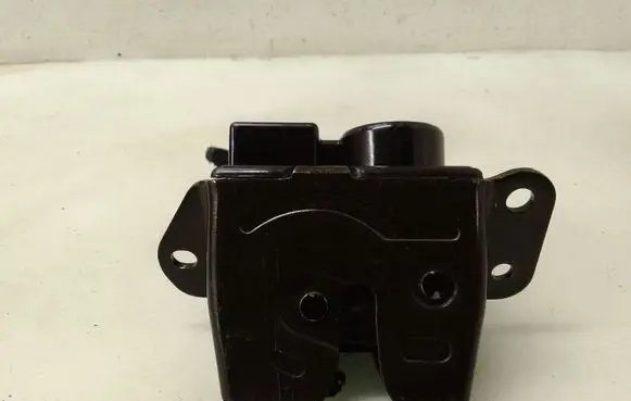 KIA Carens I Tailgate/trunk/boot lock/catch/latch