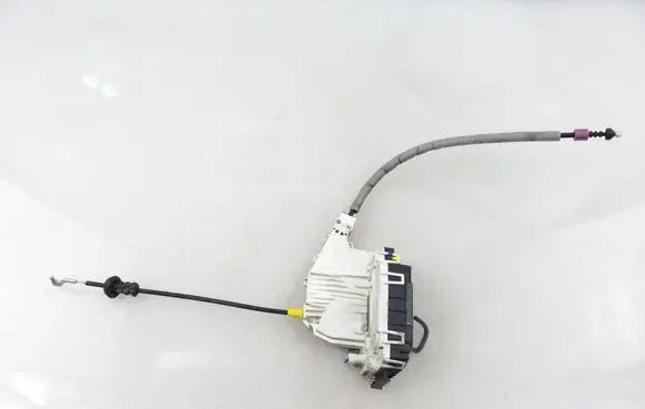Mercedes-Benz C AMG W204 Front door lock A2047200635