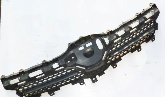 Toyota Corolla Verso AR10 Front bumper upper radiator grill 531110F030