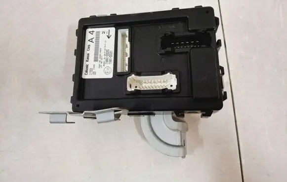 Nissan Juke I F15 Central body control module 284B11KB0C