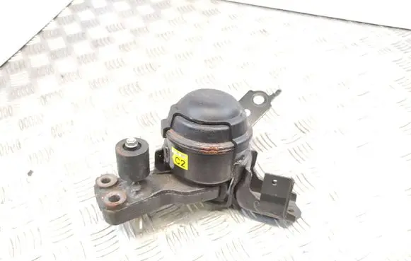 Toyota Yaris Engine mount bracket